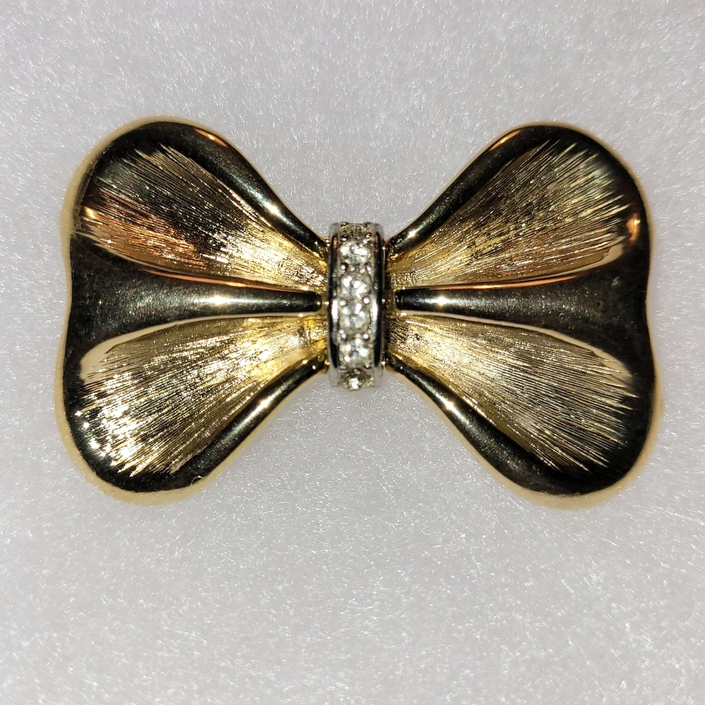 Vintage Lot Brooches:Brushed Gold-tone Bow with Crystals, Love Knot, Retro Swirl - Picture 5 of 10